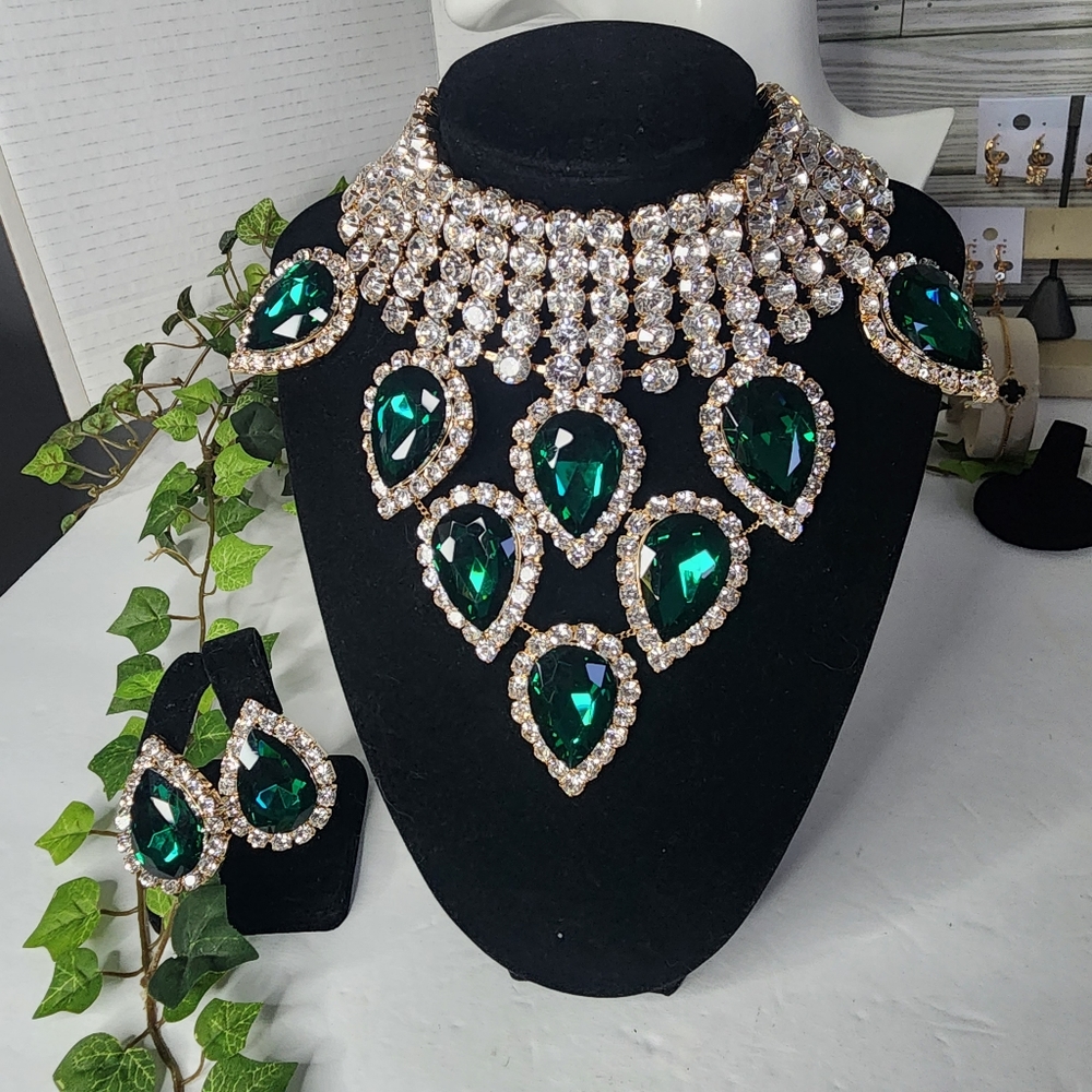 Stunning Statement Emerald Green Crystal Choker Necklace Earrings Set